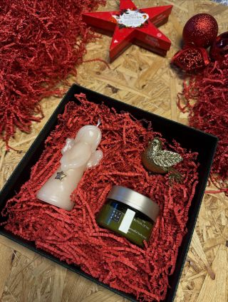 Originální vánoční dárek či firemní balíčky 🎁 zaručeně s naší červenou výplní CrinklePAK ❤️ #crinklepak #papirovavypln...